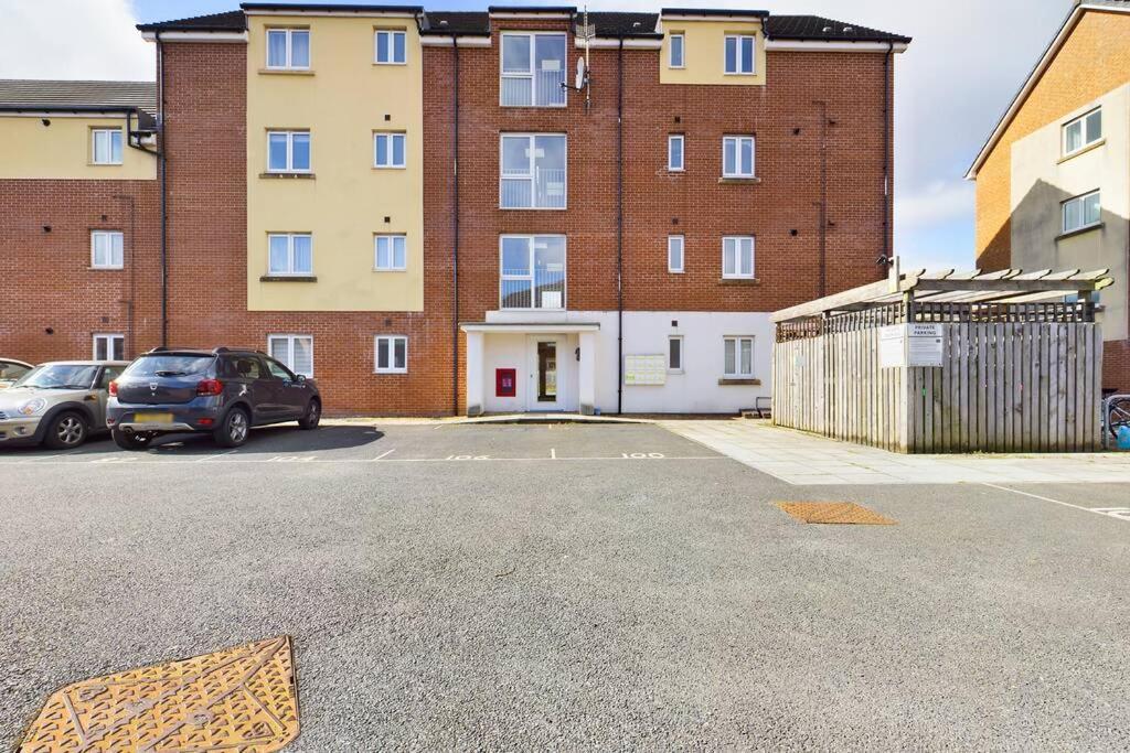 Chic City Centre Apartment With Allocated Parking Swansea Eksteriør bilde
