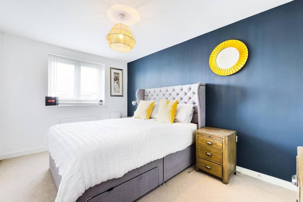 Chic City Centre Apartment With Allocated Parking Swansea Eksteriør bilde